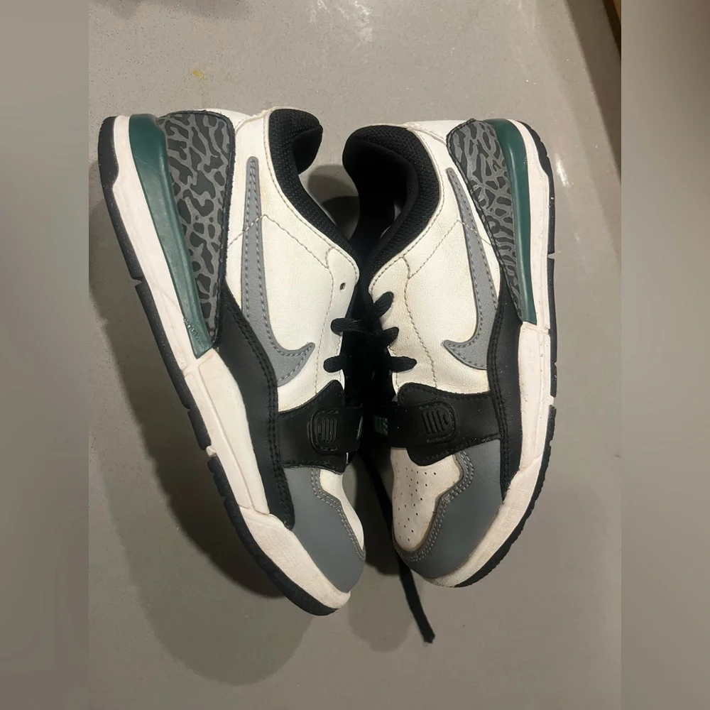 EUC Jordan Legacy 312 Low - Picture 6 of 10
